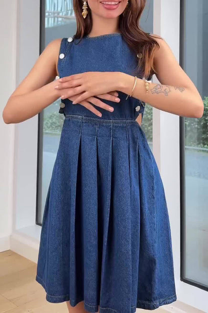 Beautifully Crafted Dress in a Classic Style