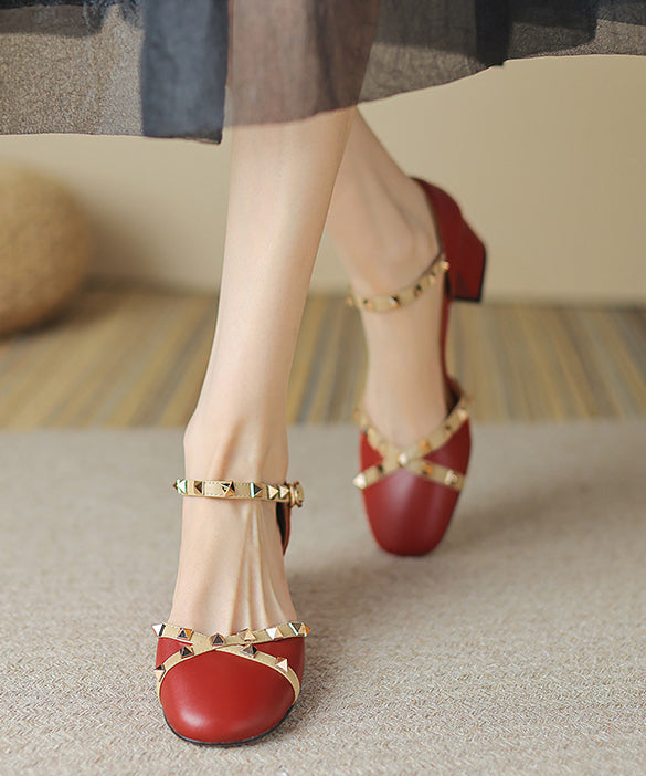 Effortlessly Elegant Sandals with a Timeless Design