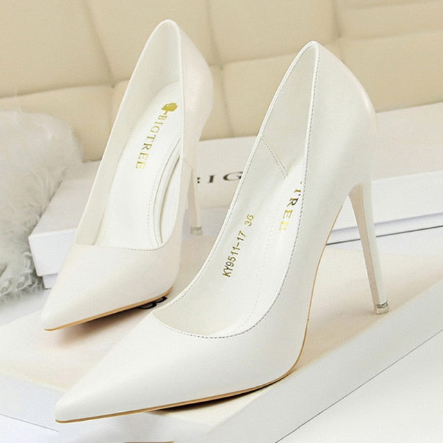 A Vintage Style Heels with Delicate Timeless Details