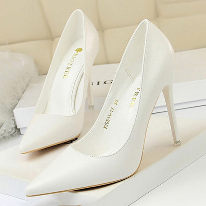 A Vintage Style Heels with Delicate Timeless Details