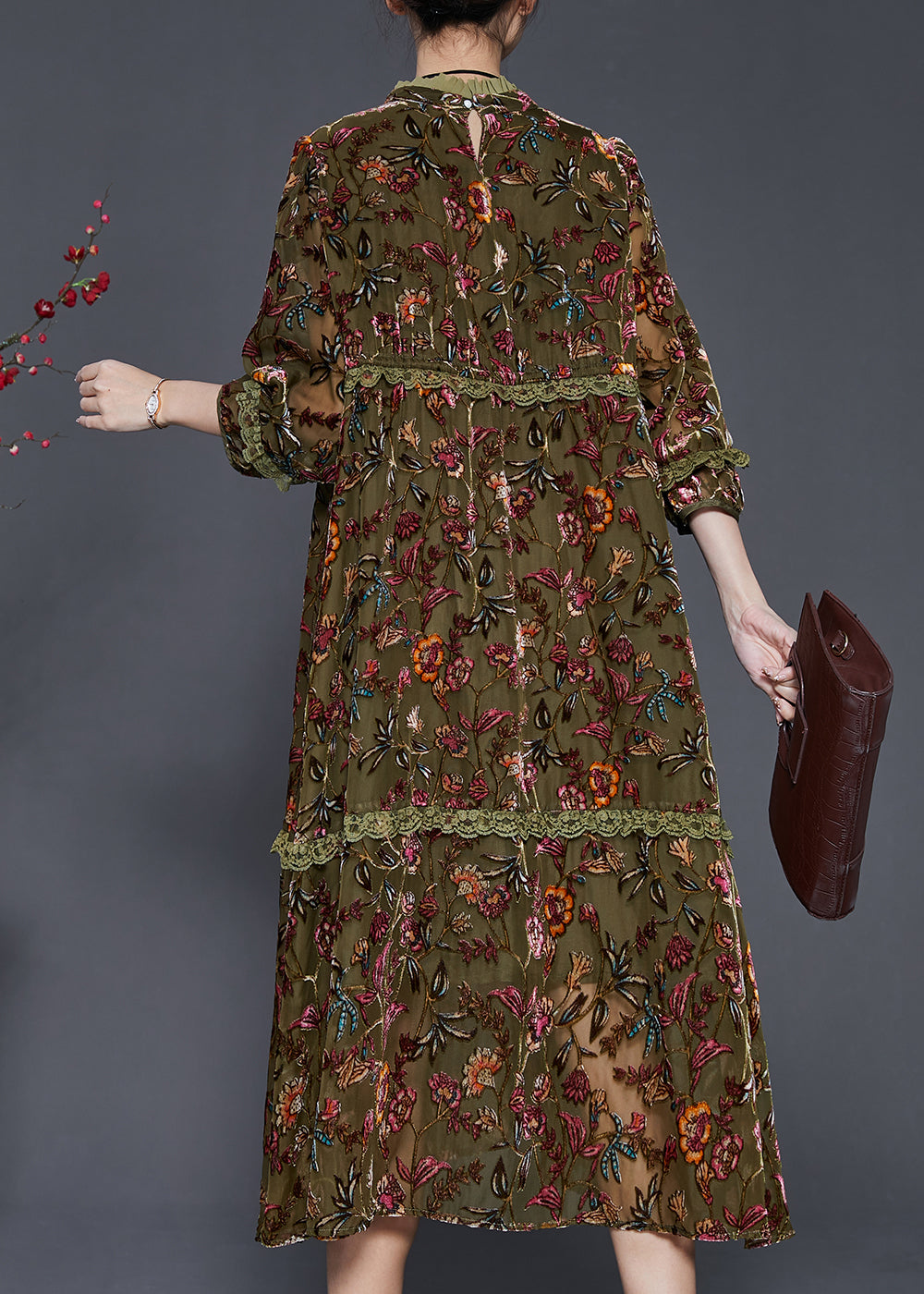 Well Tailored Dress with a Graceful Silhouette