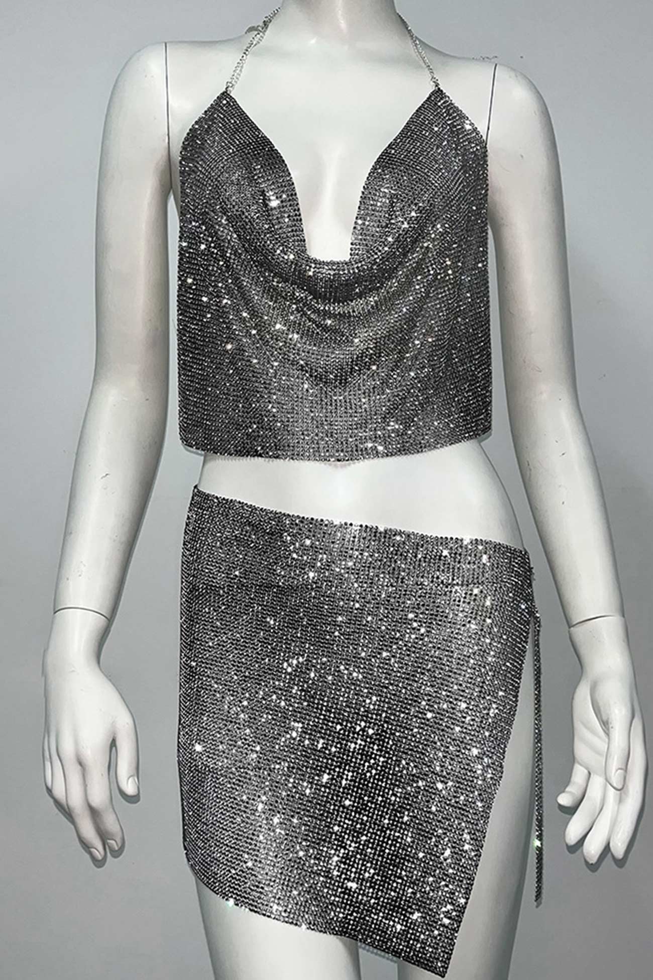 Well Tailored Top with a Graceful Silhouette