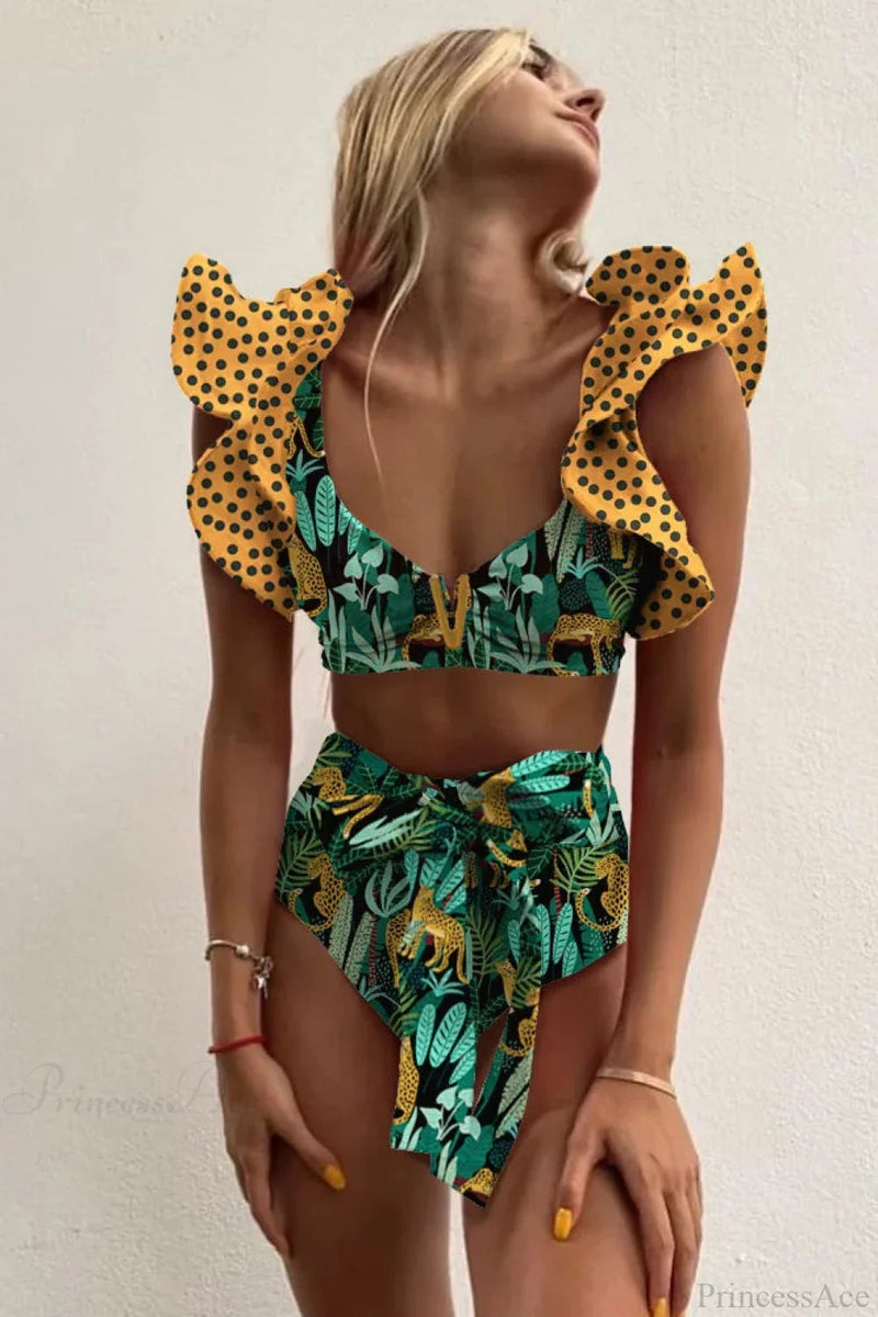 Effortlessly Elegant Bikini with a Timeless Design