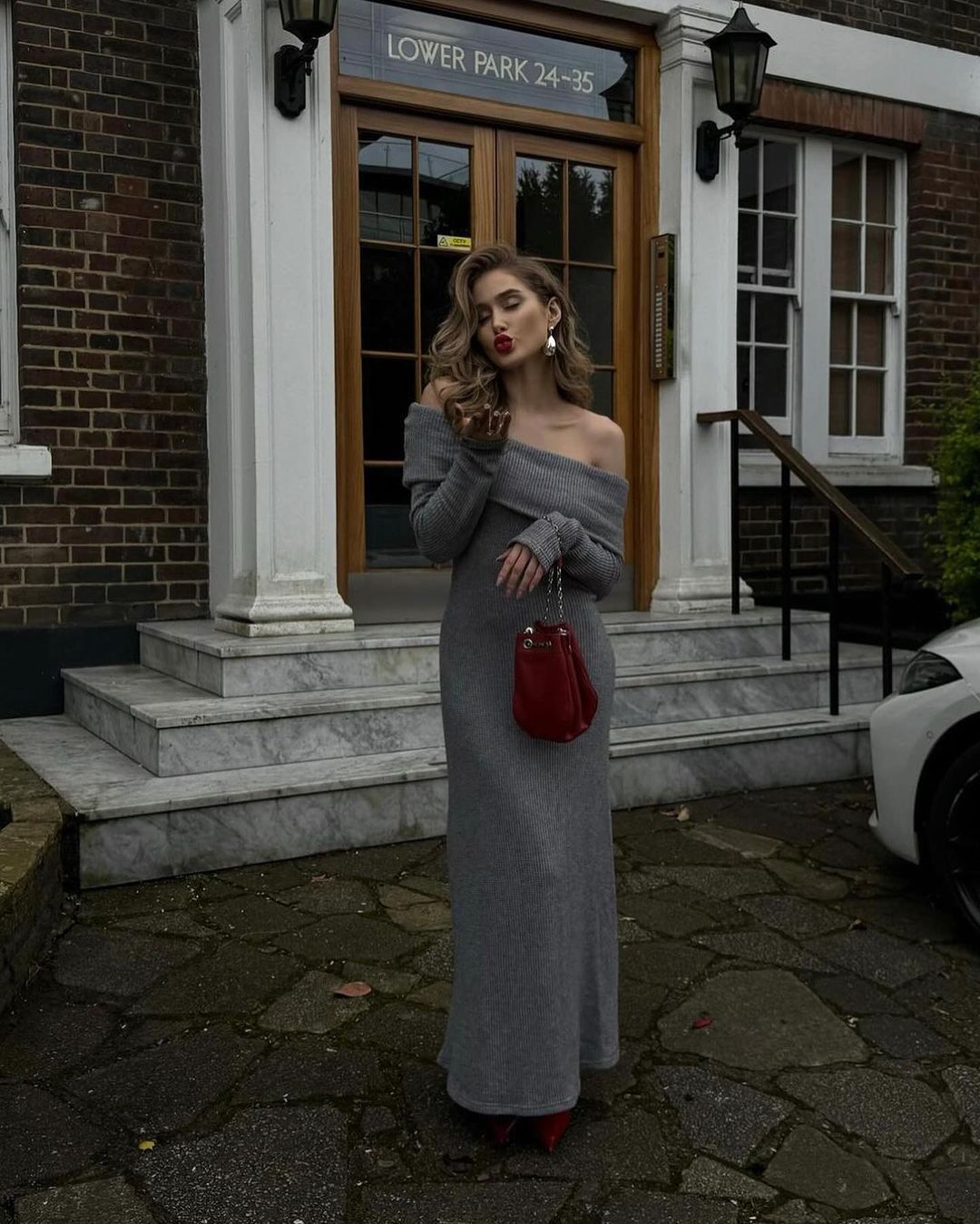 Well Tailored Dress with a Graceful Silhouette