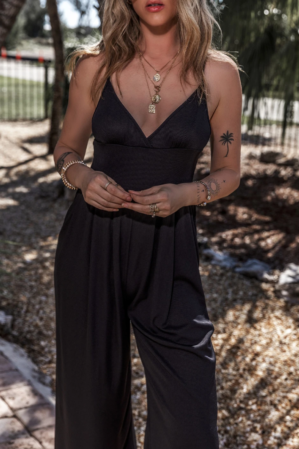 Effortlessly Elegant Garment with a Timeless Design