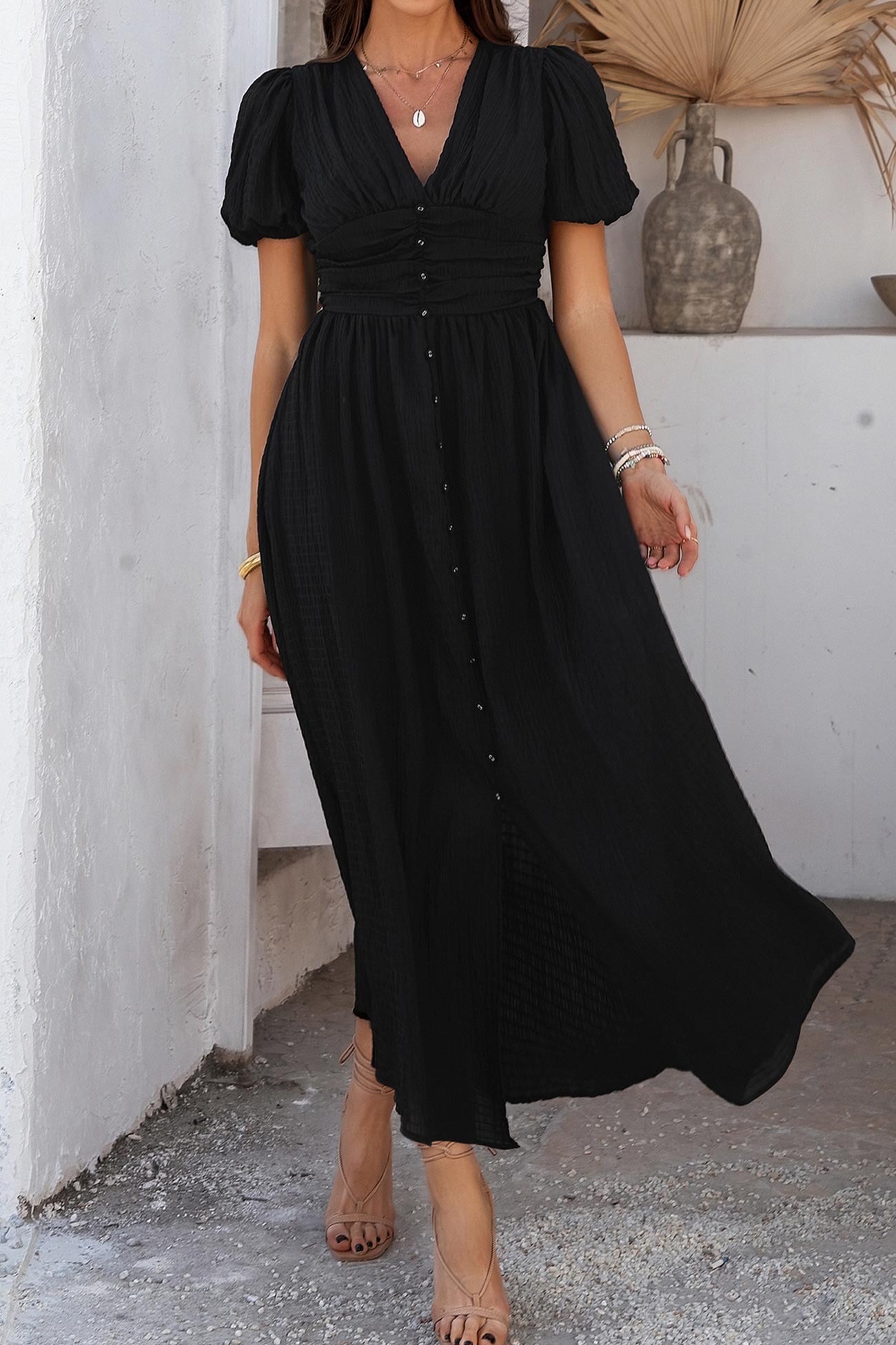 Beautifully Finished Dress in a Timeless Design