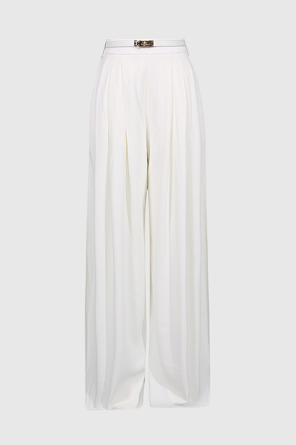Effortlessly Elegant Pants with a Timeless Design
