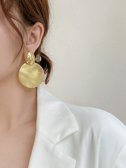 Sophisticated Garment with a Clean Classic Look