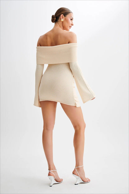 Well Tailored Sweater with a Graceful Silhouette