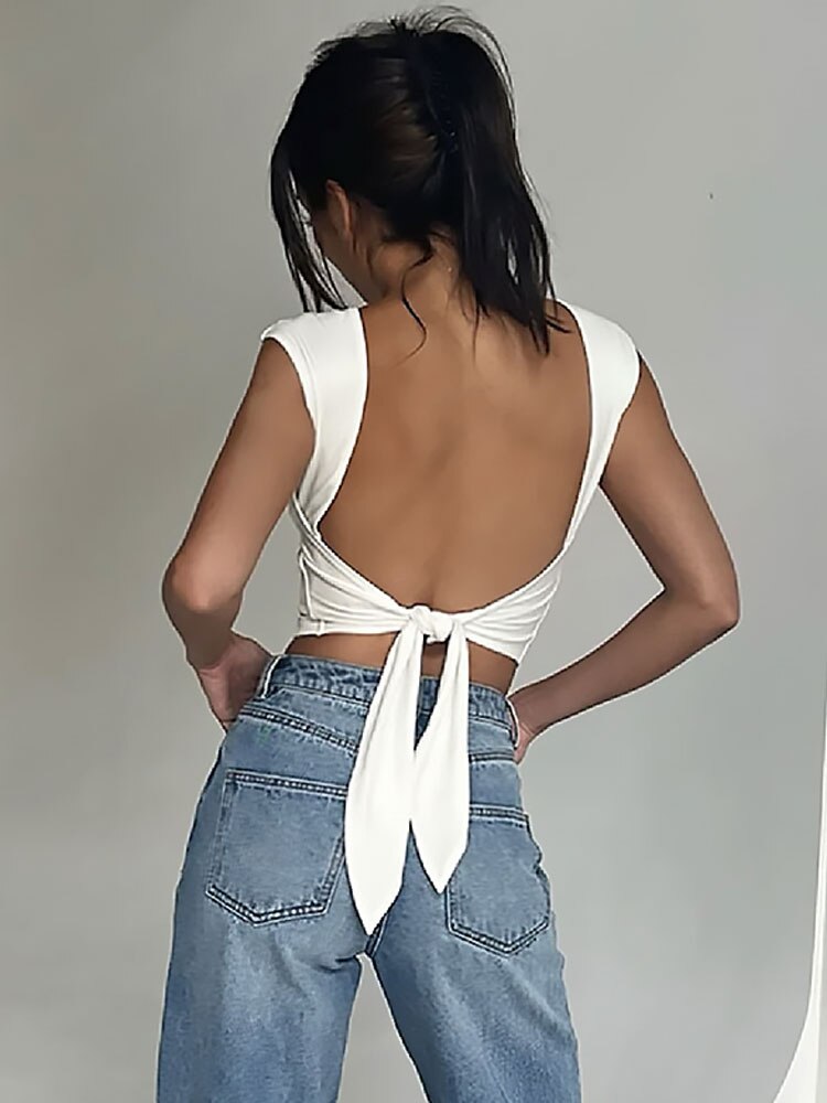 Well Tailored Top with a Graceful Silhouette