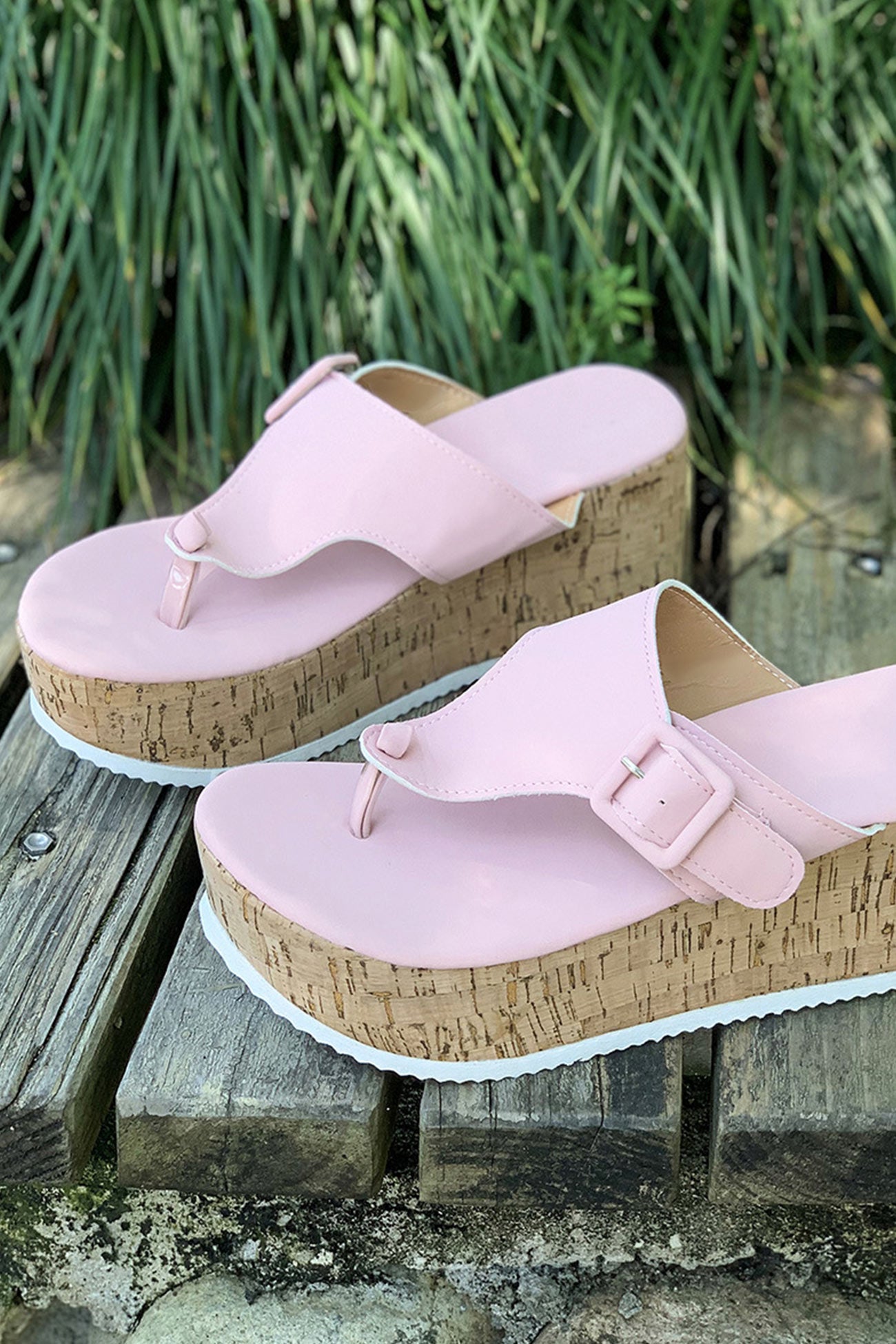 Effortlessly Elegant Sandals with a Timeless Design