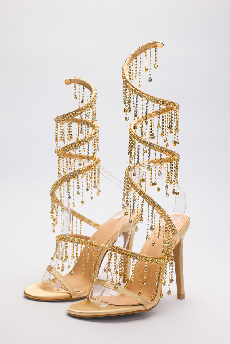Effortlessly Elegant Heels with a Timeless Design