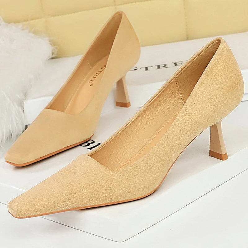 Well Tailored Heels with a Graceful Silhouette