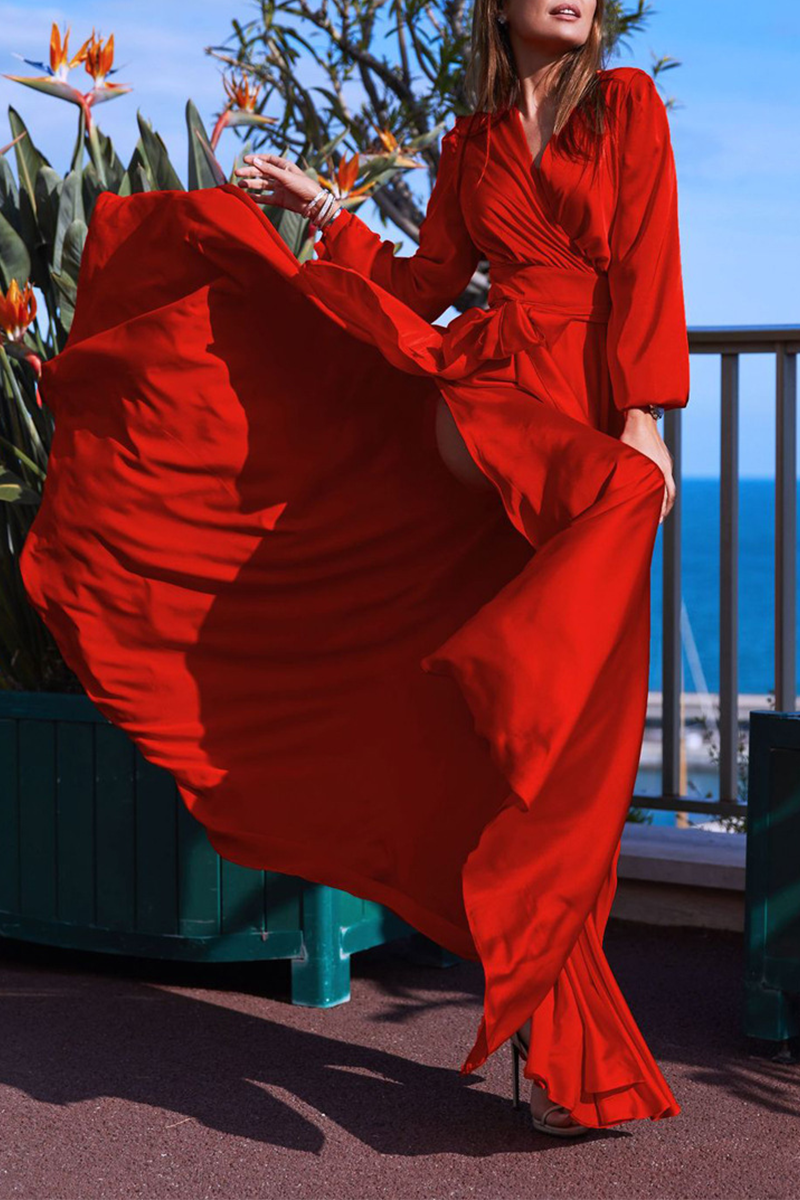 Beautifully Finished Dress in a Timeless Design