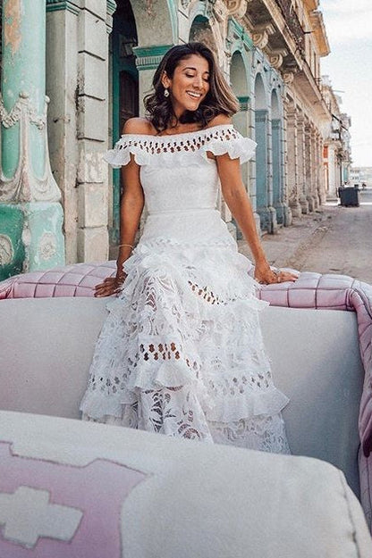 Beautifully Finished Dress in a Timeless Design