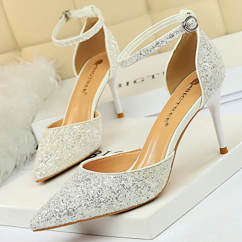 A Vintage Style Heels with Delicate Timeless Details