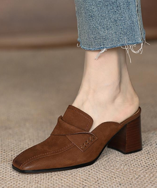 Well Tailored Sandals with a Graceful Silhouette