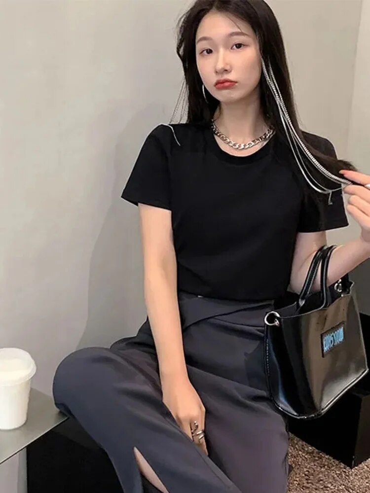 Effortlessly Elegant T-Shirt with a Timeless Design