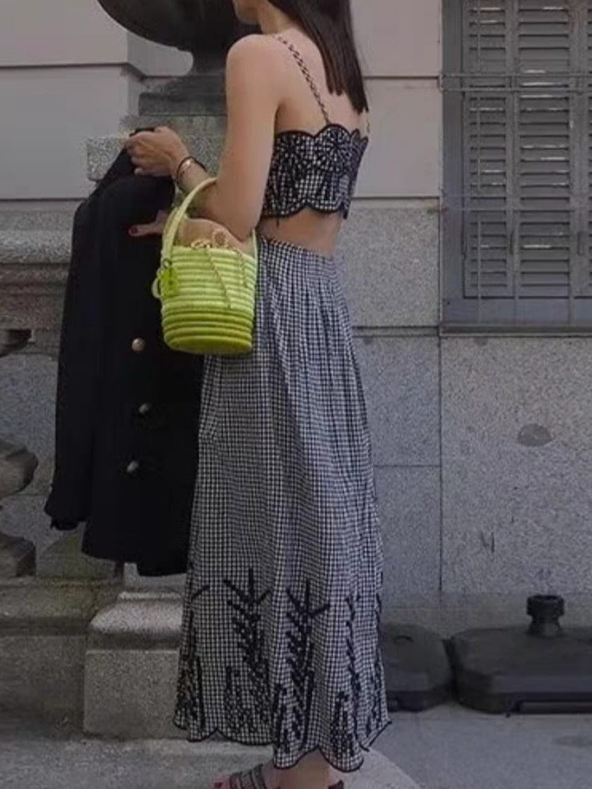 Effortlessly Elegant Dress with a Timeless Design