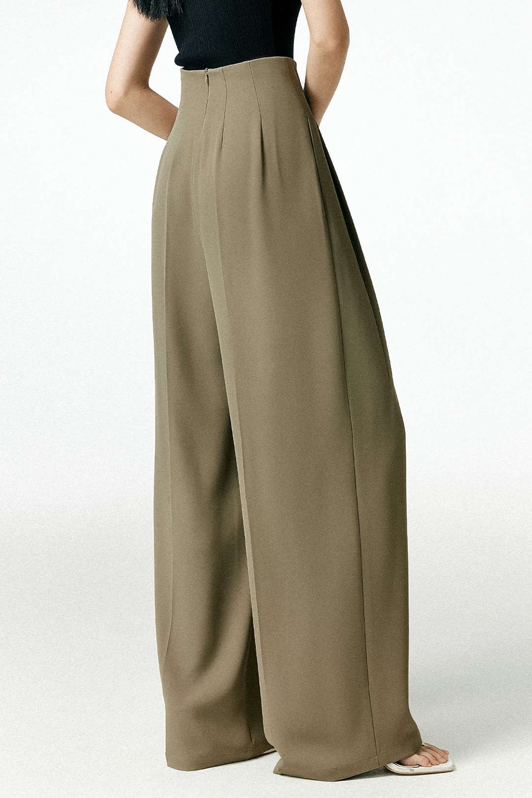 A Vintage Style Trousers with Delicate Timeless Details