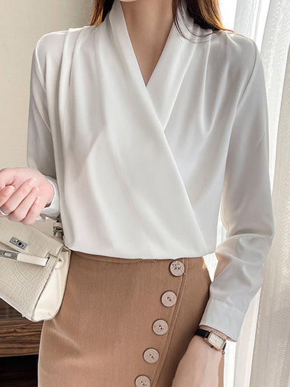 Classic Vintage Blouse with a Flattering Fit
