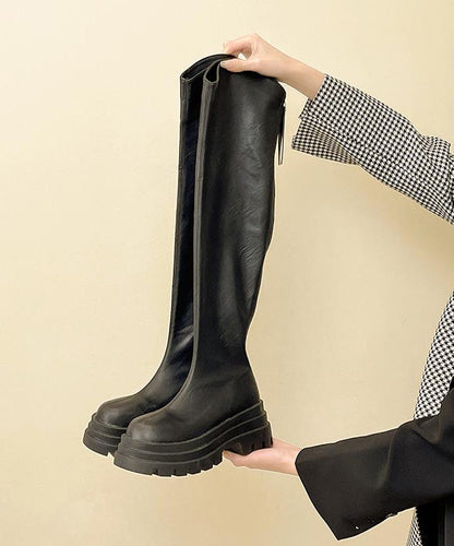 Effortlessly Elegant Boots with a Timeless Design