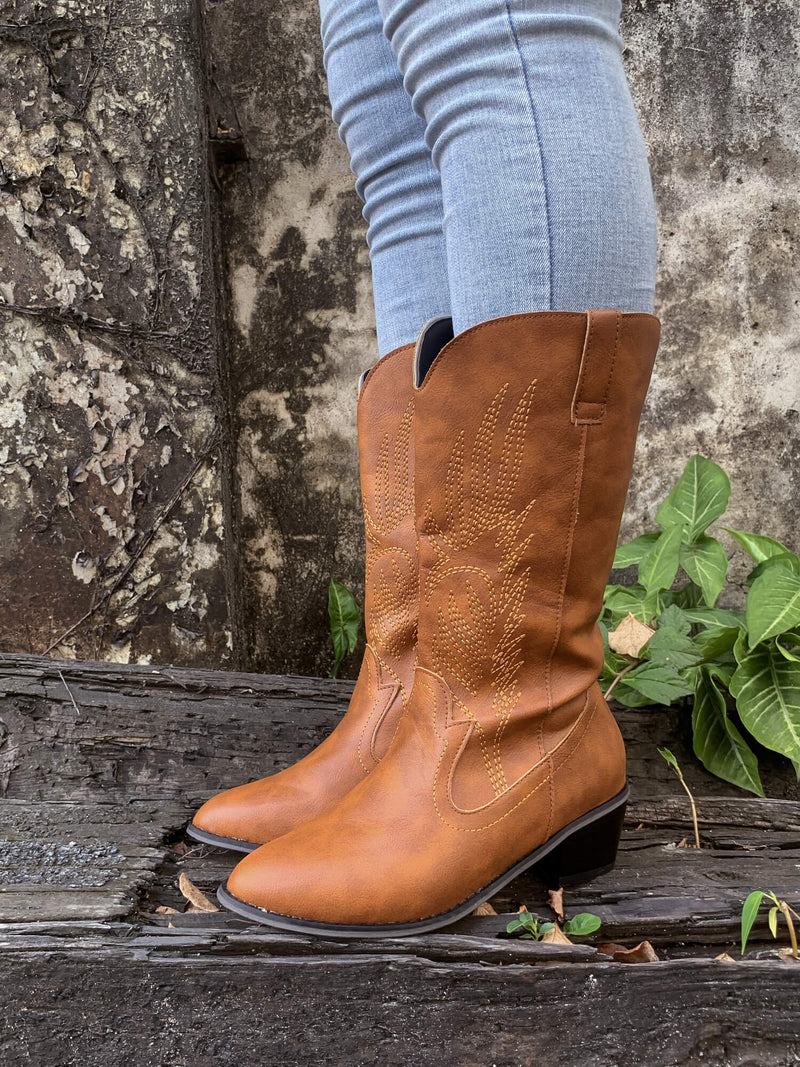 Gracefully Styled Boots for Any Occasion