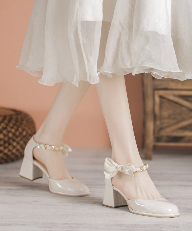 Effortlessly Elegant Sandals with a Timeless Design