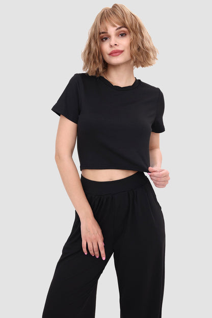 Elegantly Styled Trousers for Everyday Wear