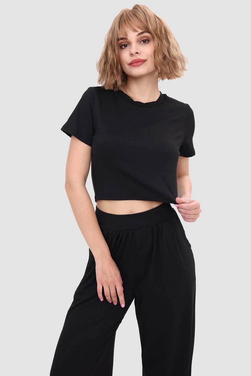 Elegantly Styled Trousers for Everyday Wear