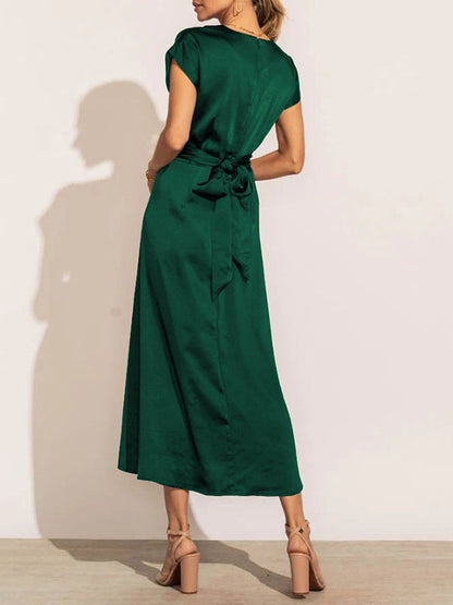 Effortlessly Elegant Dress with a Timeless Design
