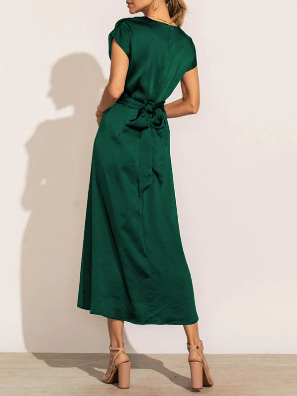 Effortlessly Elegant Dress with a Timeless Design