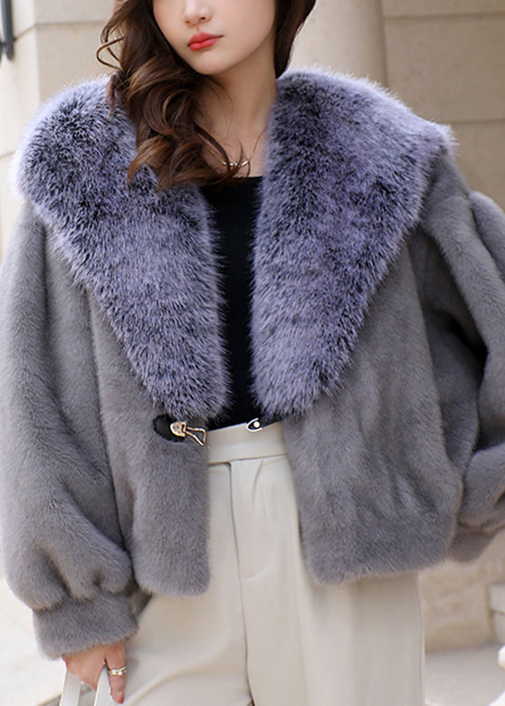 Gracefully Styled Coat for Any Occasion