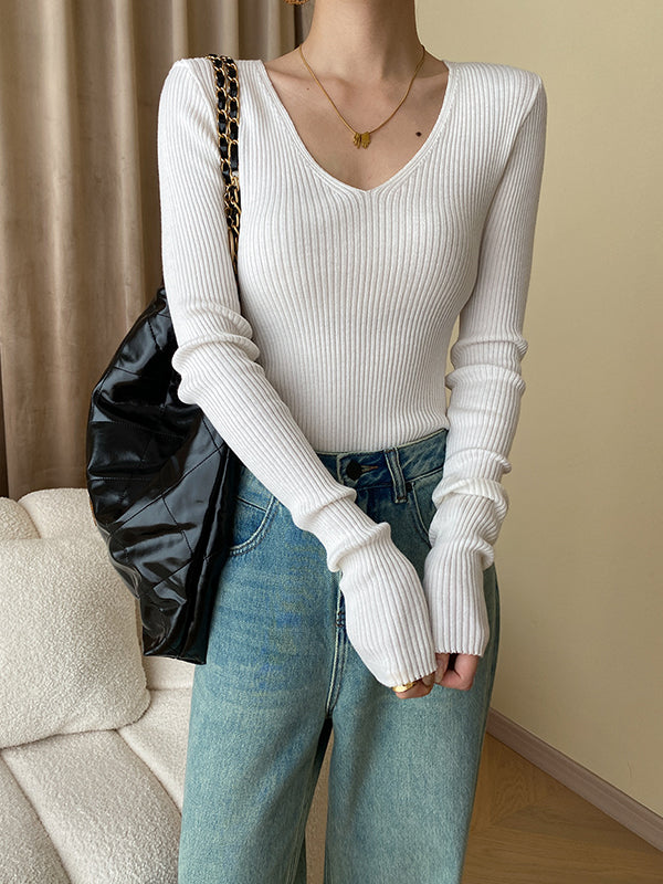 Classic Vintage Sweater with a Flattering Fit