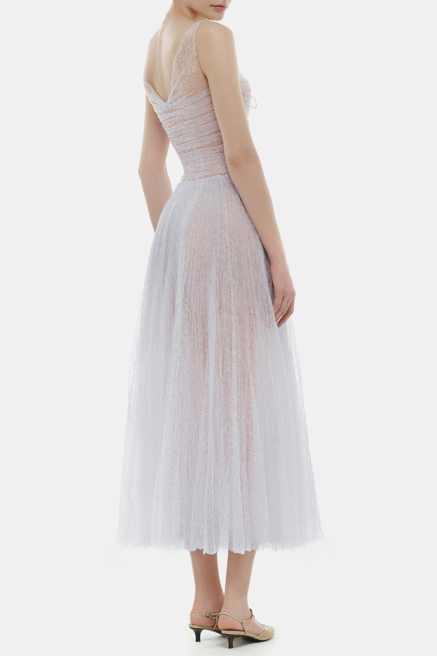 Beautifully Finished Dress in a Timeless Design