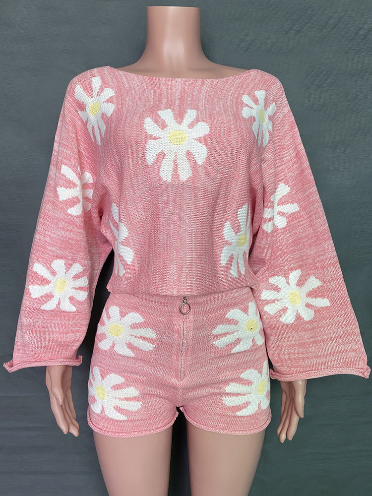 Well Tailored Sweater with a Graceful Silhouette
