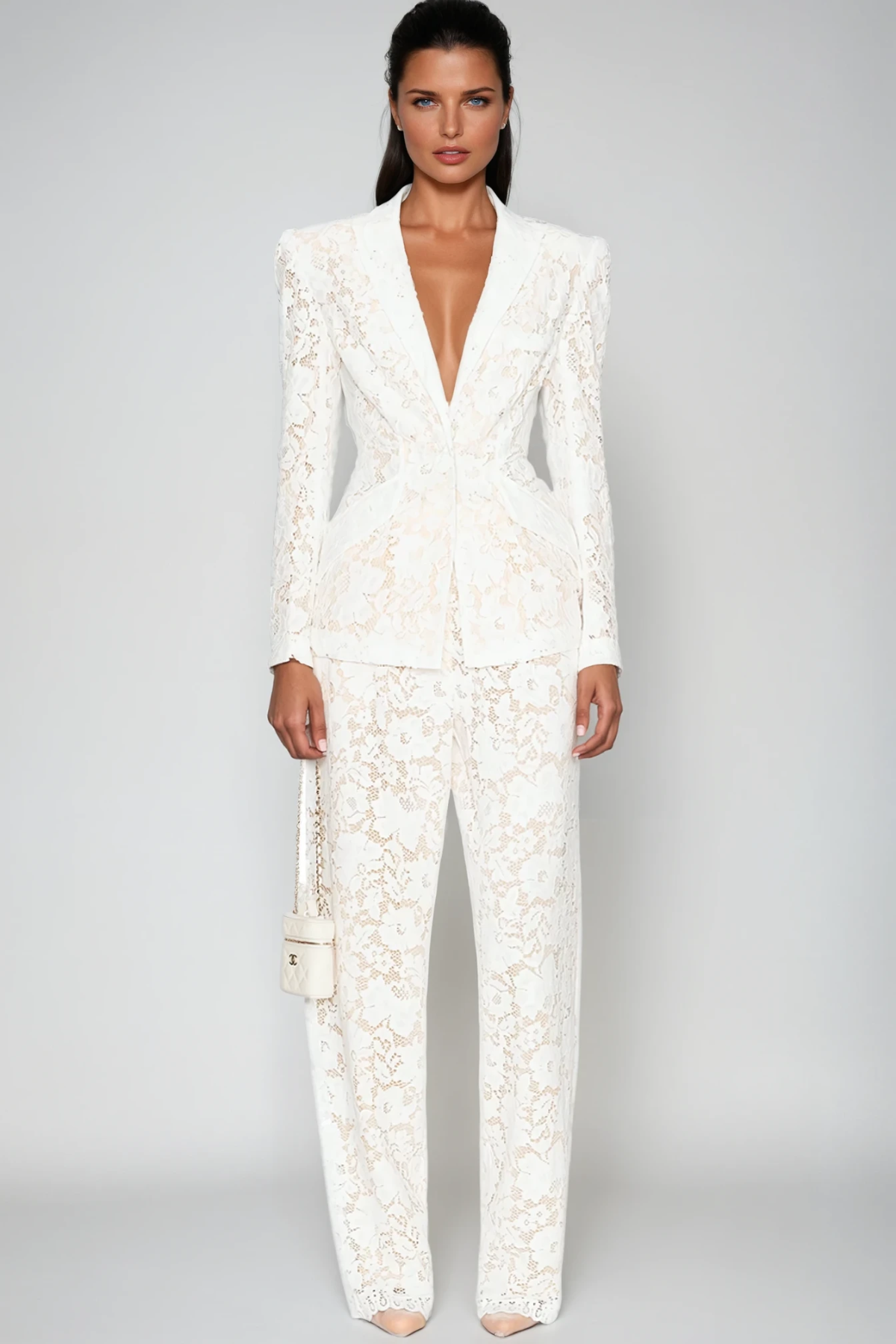 Effortlessly Elegant Pants with a Timeless Design