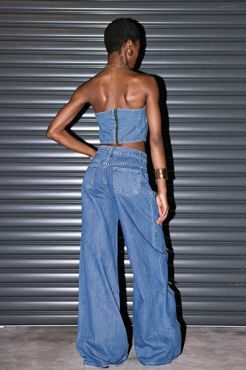 Gracefully Styled Garment for Any Occasion