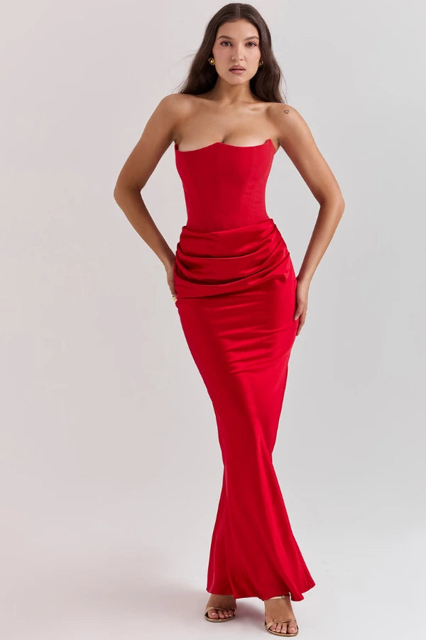 Beautifully Finished Dress in a Timeless Design