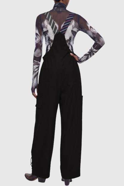 Effortlessly Elegant Garment with a Timeless Design