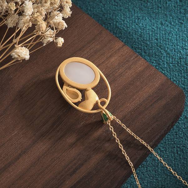 Effortlessly Elegant Garment with a Timeless Design