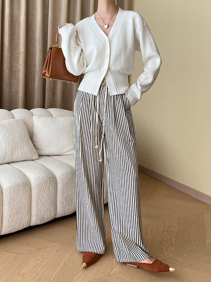 Well Tailored Cardigan with a Graceful Silhouette