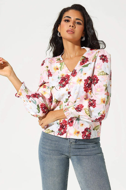 Well Tailored Top with a Graceful Silhouette