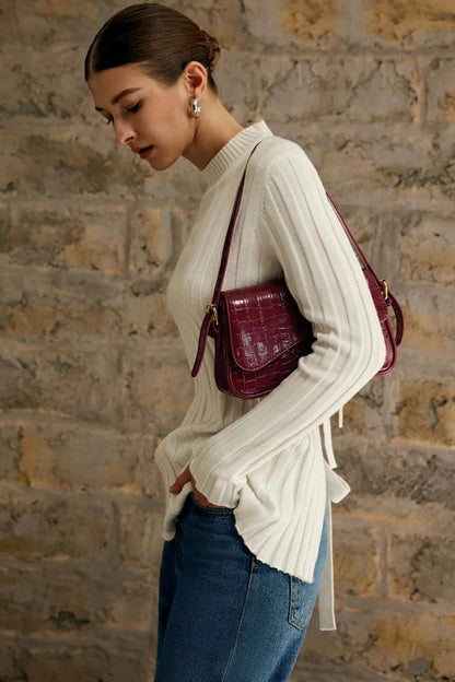 Well Tailored Bag with a Graceful Silhouette