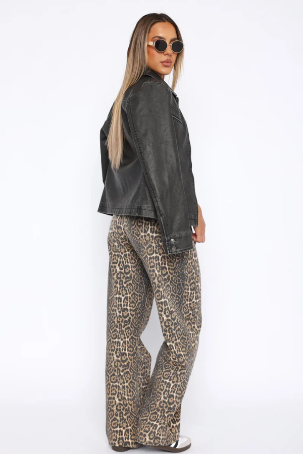 Effortlessly Elegant Garment with a Timeless Design