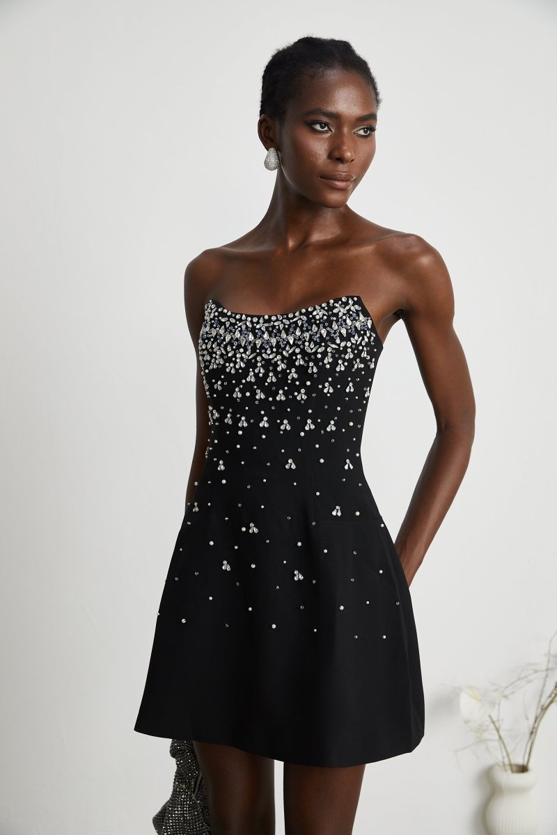 Effortlessly Elegant Dress with a Timeless Design