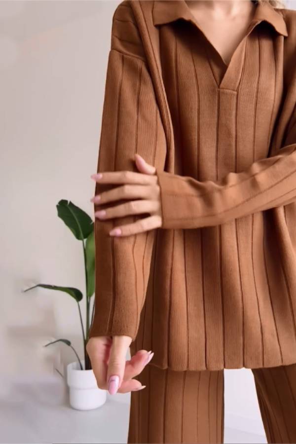 Classic Vintage Sweater with a Flattering Fit
