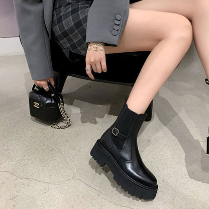 Effortlessly Elegant Boots with a Timeless Design