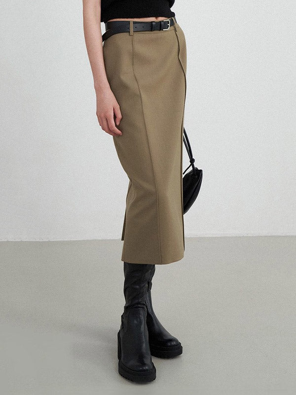 Well Tailored Garment with a Graceful Silhouette