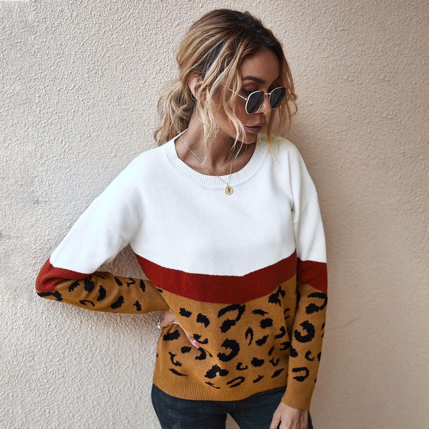Effortlessly Elegant Sweater with a Timeless Design